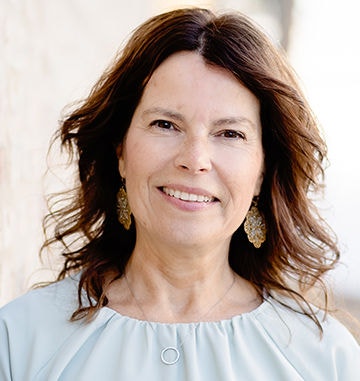 Lynn Mazurowski Headshot